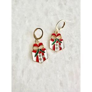 Red and white Christmas present earrings with rhinestones ￼